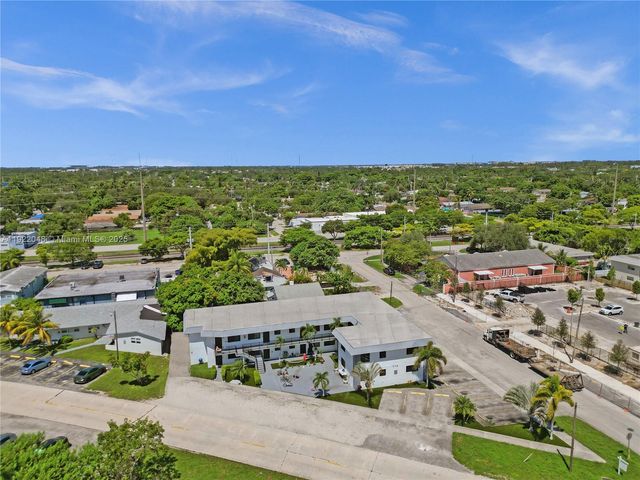 114 SE 8th St 204, Hallandale Beach, FL 33009