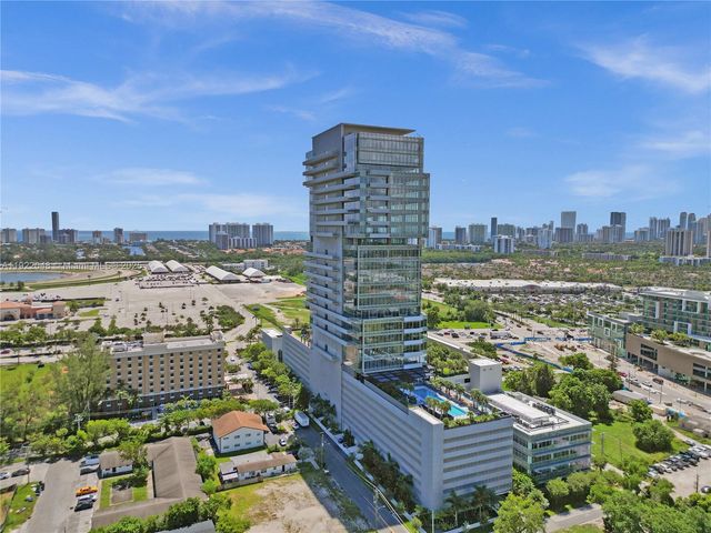 114 SE 8th St 204, Hallandale Beach, FL 33009