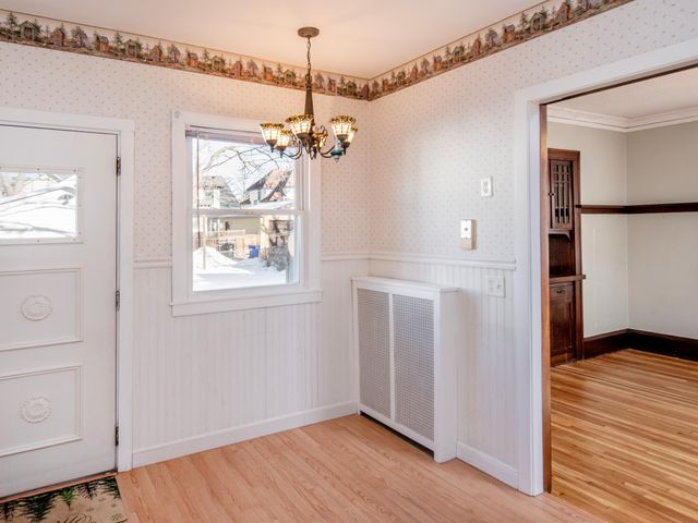 1625 Thomas Avenue, Saint Paul, MN 55104