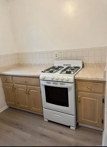 120-33 200th Street, Saint Albans, NY 11412