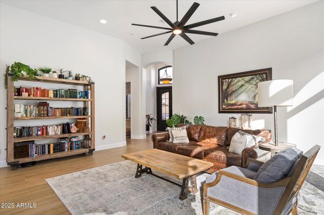 10747 E GREENWAY Road, Scottsdale, AZ 85255