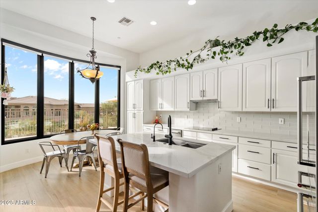 10747 E GREENWAY Road, Scottsdale, AZ 85255