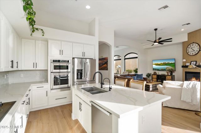 10747 E GREENWAY Road, Scottsdale, AZ 85255