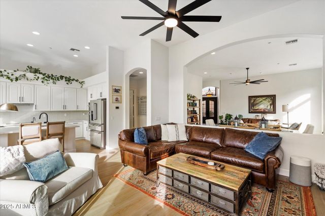 10747 E GREENWAY Road, Scottsdale, AZ 85255