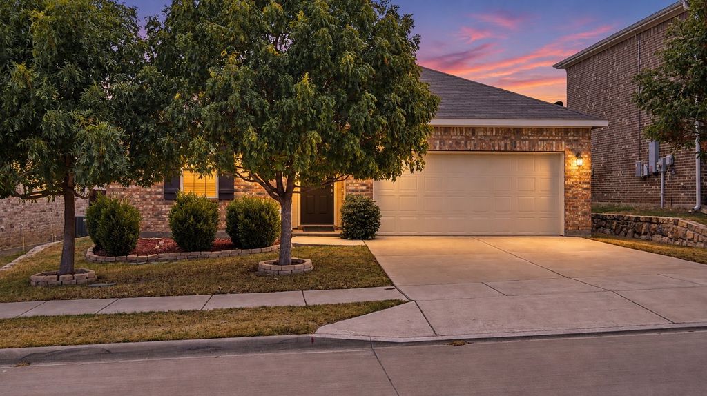 5401 Stone Meadow Lane, Fort Worth, TX 76179 — exterior