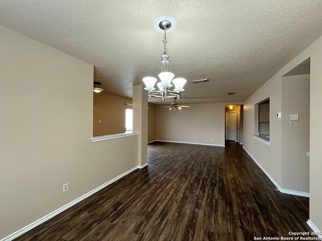 6847 Canary Meadow, Converse, TX 78109