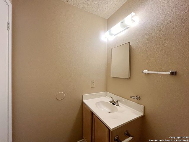 6847 Canary Meadow, Converse, TX 78109