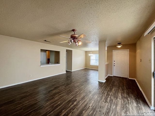 6847 Canary Meadow, Converse, TX 78109