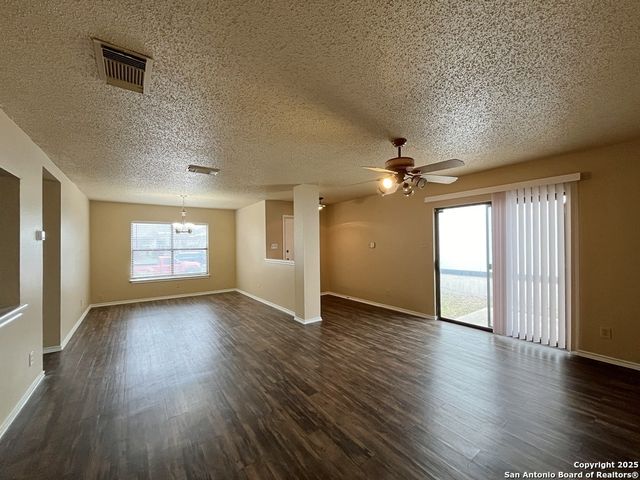 6847 Canary Meadow, Converse, TX 78109