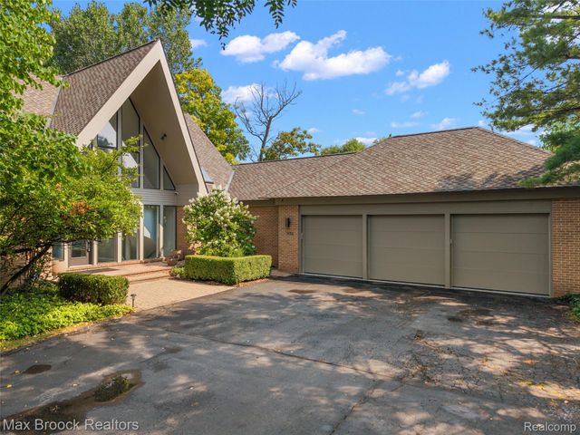 1136 Norminister End, Bloomfield Charter Township, MI 48302