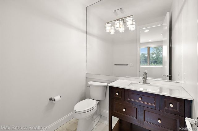 1136 Norminister End, Bloomfield Charter Township, MI 48302