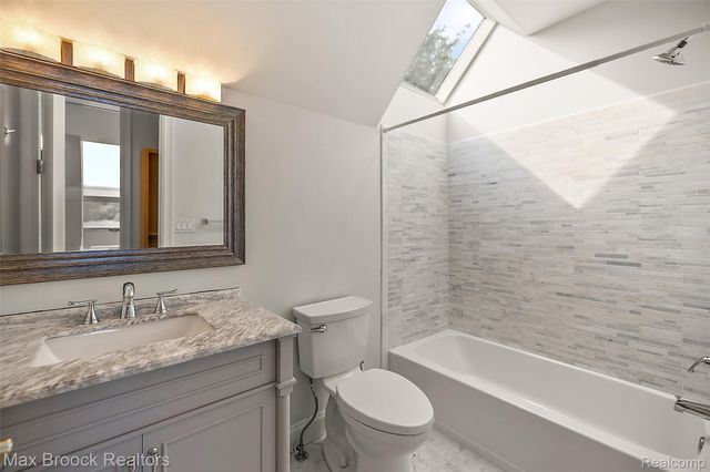 1136 Norminister End, Bloomfield Charter Township, MI 48302