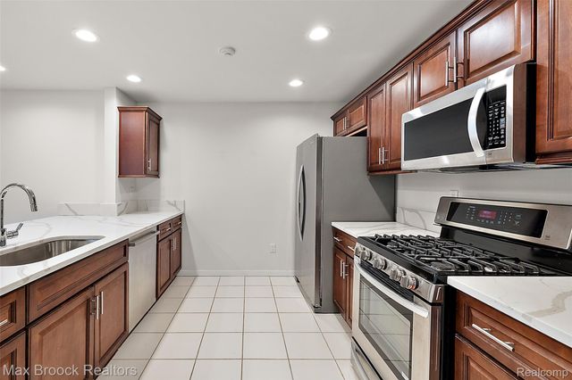 1136 Norminister End, Bloomfield Charter Township, MI 48302