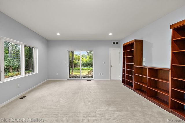 1136 Norminister End, Bloomfield Charter Township, MI 48302