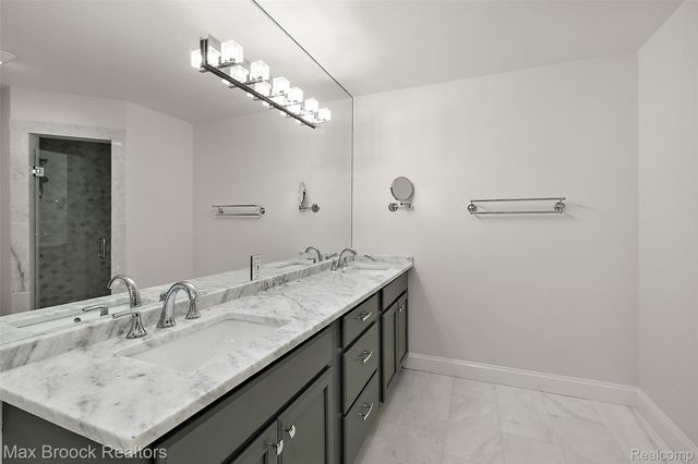 1136 Norminister End, Bloomfield Charter Township, MI 48302