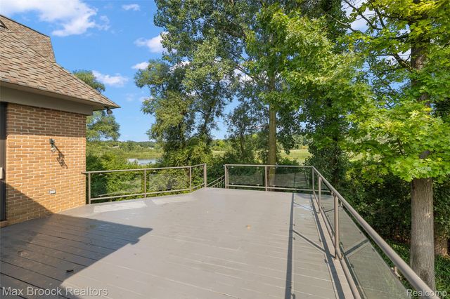1136 Norminister End, Bloomfield Charter Township, MI 48302