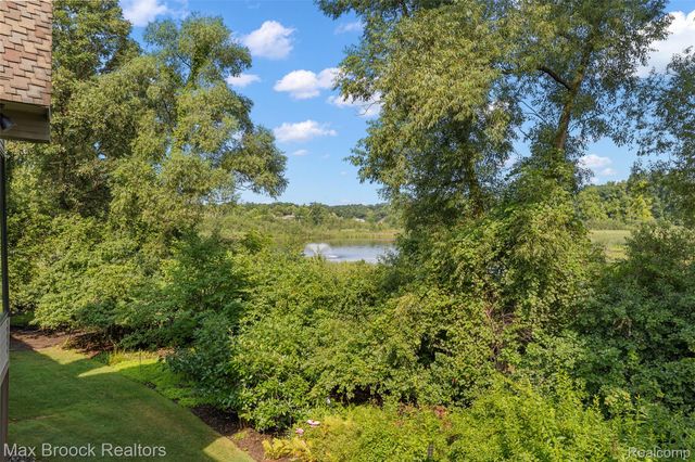 1136 Norminister End, Bloomfield Charter Township, MI 48302