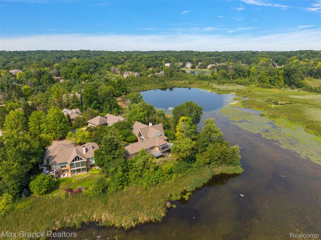 1136 Norminister End, Bloomfield Charter Township, MI 48302