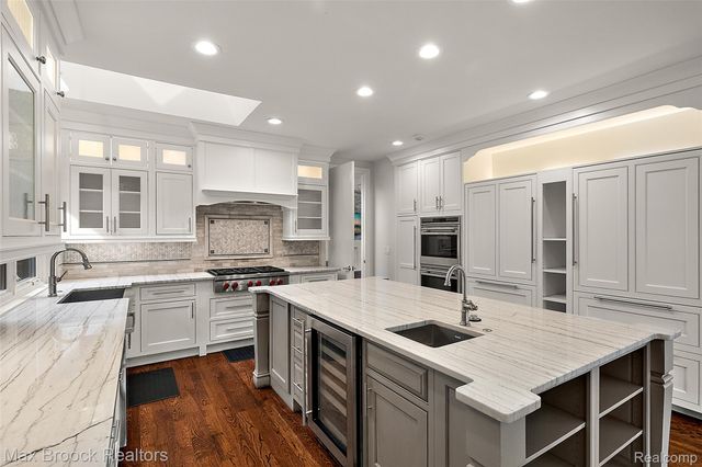 1136 Norminister End, Bloomfield Charter Township, MI 48302