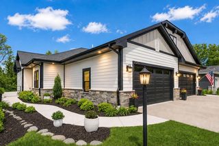 7970 W Stone Ridge DRIVE #85-1, Lannon, WI 53046