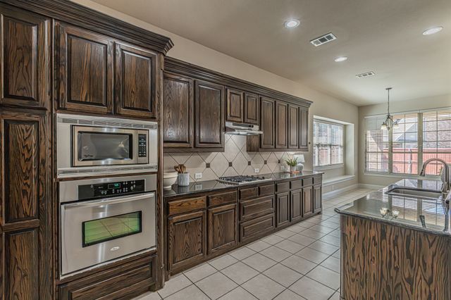 216 Florence Drive, Lewisville, TX 75056