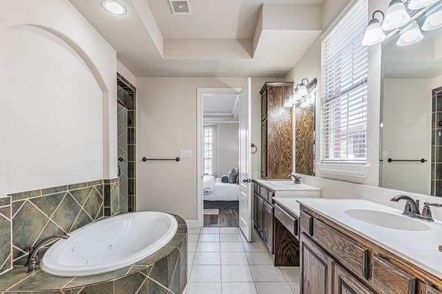 216 Florence Drive, Lewisville, TX 75056