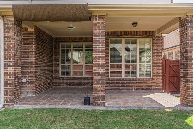 216 Florence Drive, Lewisville, TX 75056