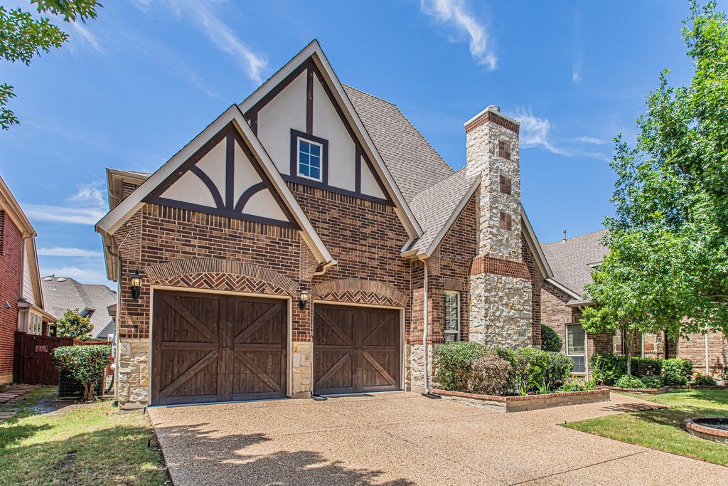 216 Florence Drive, Lewisville, TX 75056