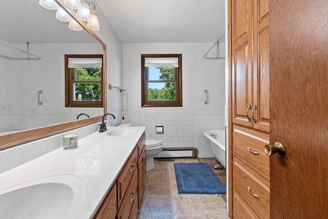 2565 S PINE TREE ROAD, De Pere, WI 54115