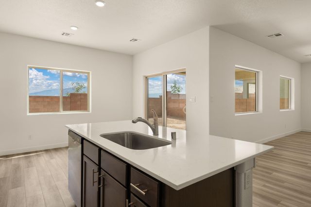 1640 Saddleback NE, Rio Rancho, NM 87144
