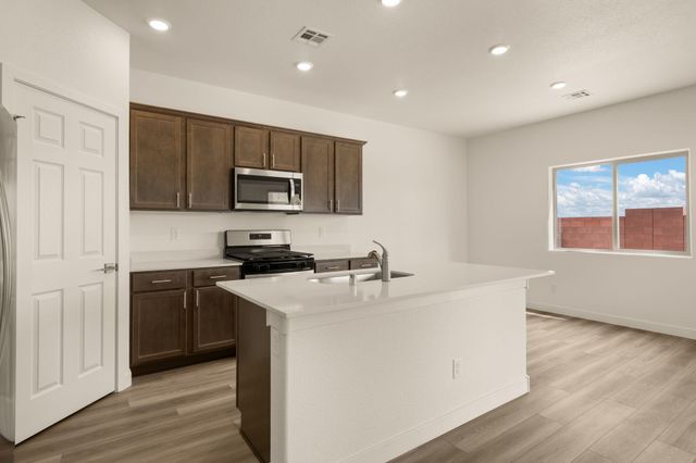 1640 Saddleback NE, Rio Rancho, NM 87144