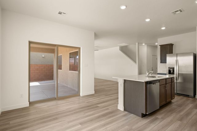 1640 Saddleback NE, Rio Rancho, NM 87144