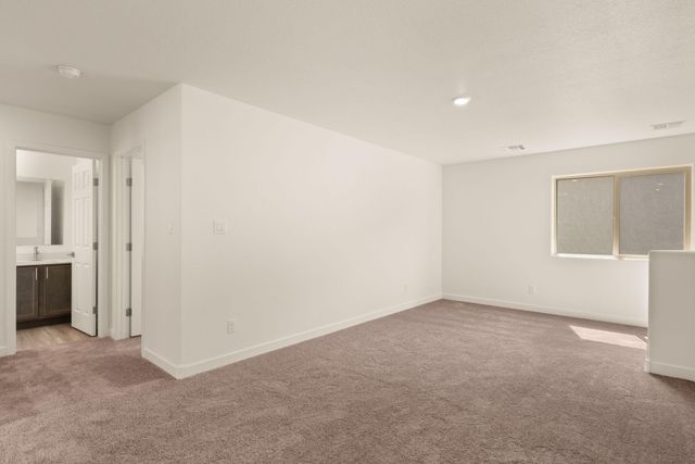 1640 Saddleback NE, Rio Rancho, NM 87144