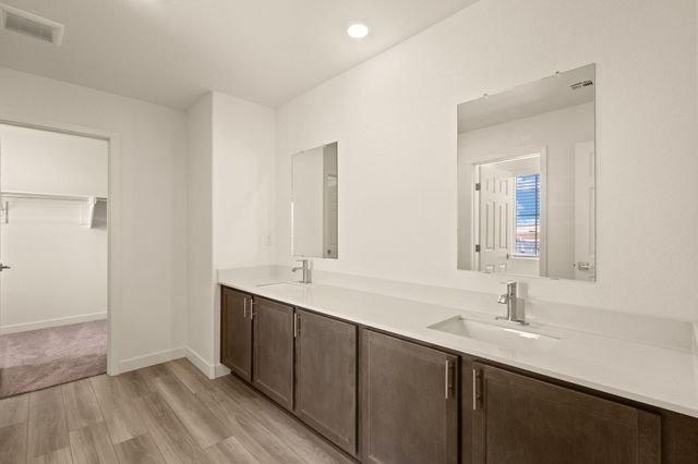 1640 Saddleback NE, Rio Rancho, NM 87144