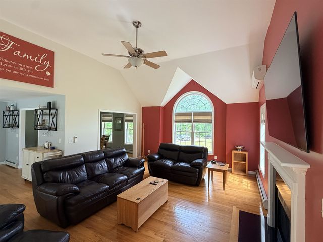 173 Oak Hill Road, Barrington, NH 03825