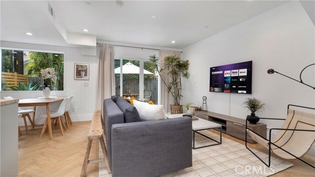 1347 Seward, Los Angeles, CA 90028