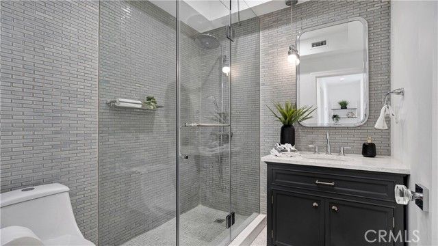 1347 Seward, Los Angeles, CA 90028