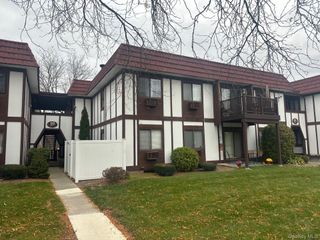 10 Skyline Drive 8, Fishkill, NY 12524