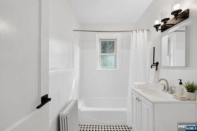 140 W Englewood Avenue 5B, Teaneck, NJ 07666