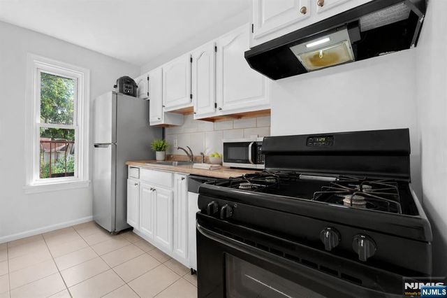 140 W Englewood Avenue 5B, Teaneck, NJ 07666