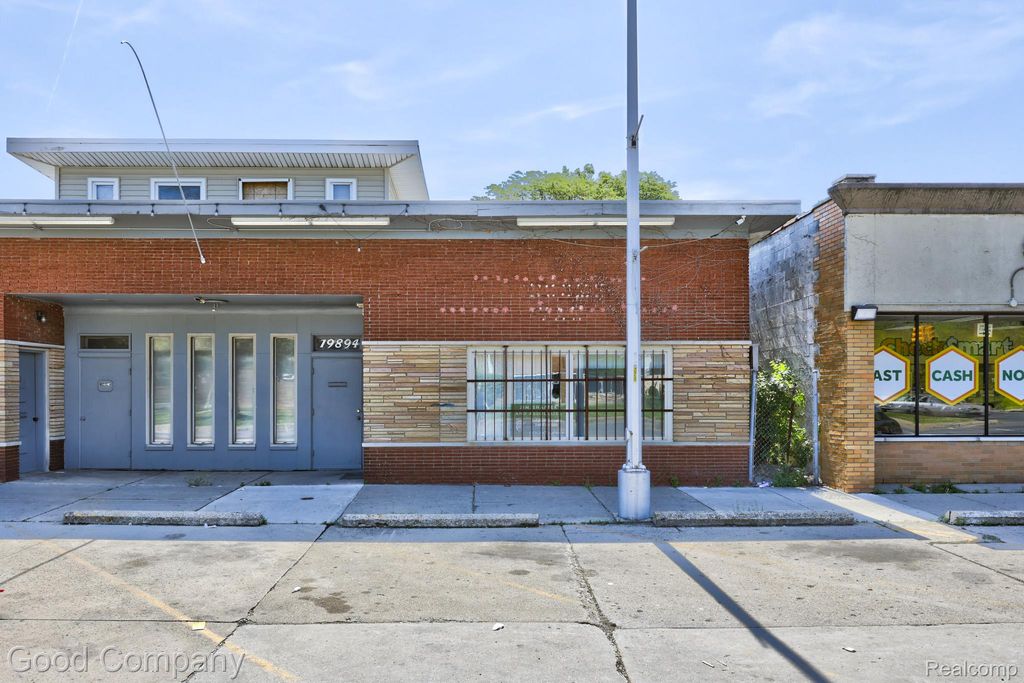 19884 Kelly Road, Harper Woods, MI 48225