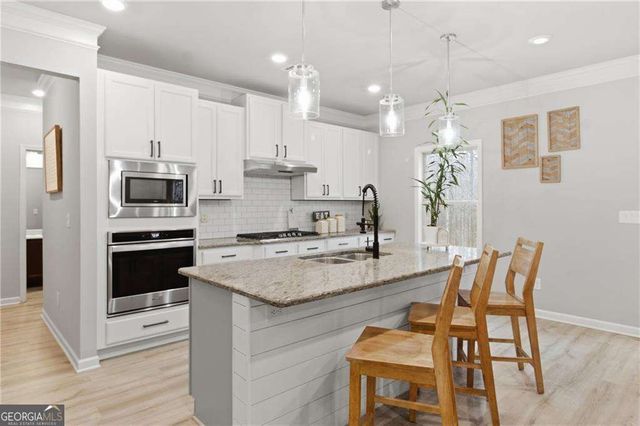 106 Creekside Bluff Way, Auburn, GA 30011