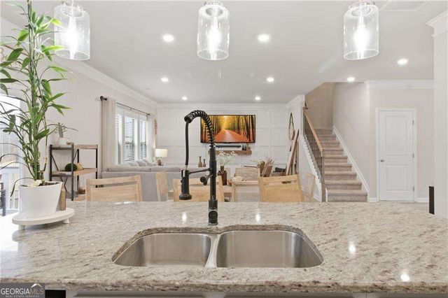 106 Creekside Bluff Way, Auburn, GA 30011