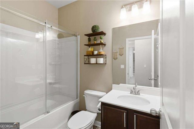 106 Creekside Bluff Way, Auburn, GA 30011