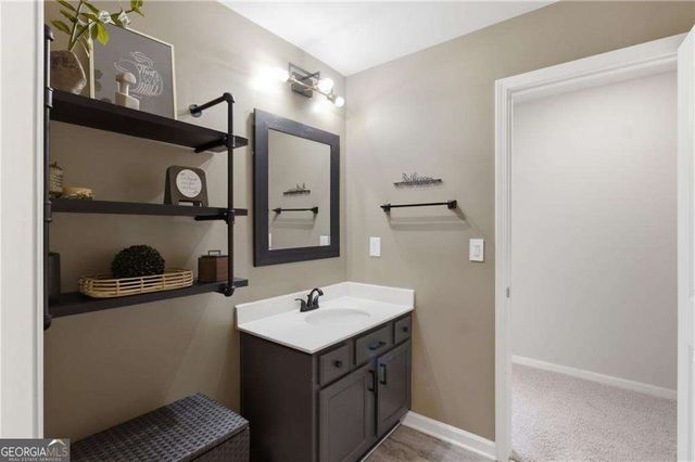 106 Creekside Bluff Way, Auburn, GA 30011