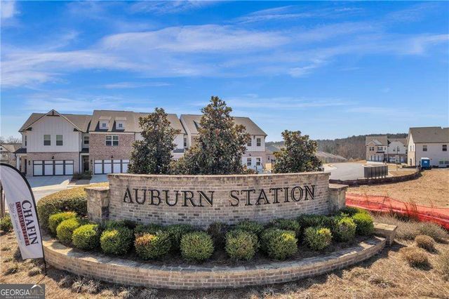 106 Creekside Bluff Way, Auburn, GA 30011