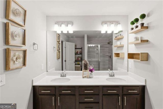 106 Creekside Bluff Way, Auburn, GA 30011