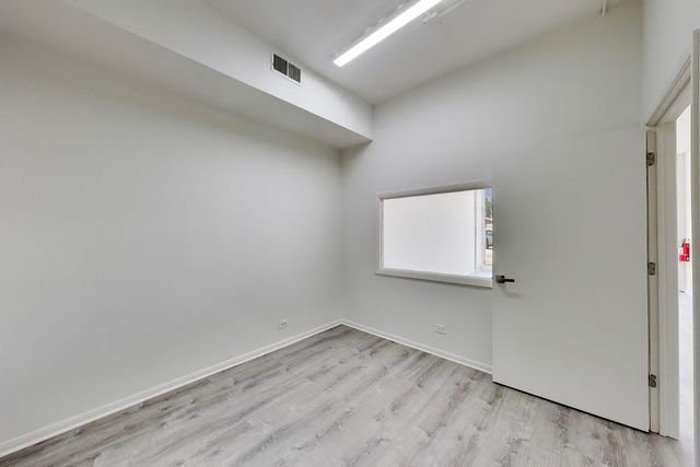 1667 E oakton Street, Des Plaines, IL 60018