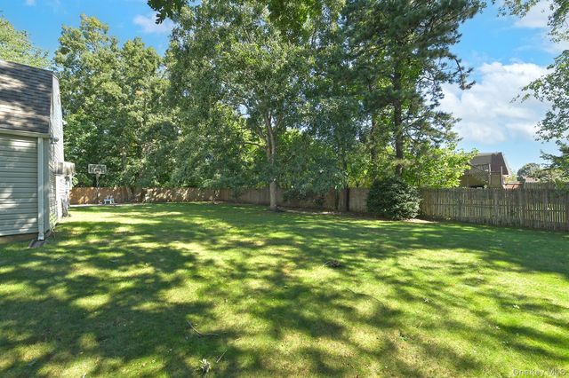 11 Crooked Pine Drive, Medford, NY 11763
