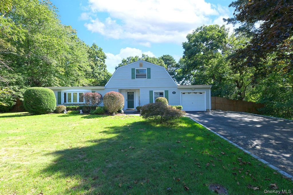 11 Crooked Pine Drive, Medford, NY 11763